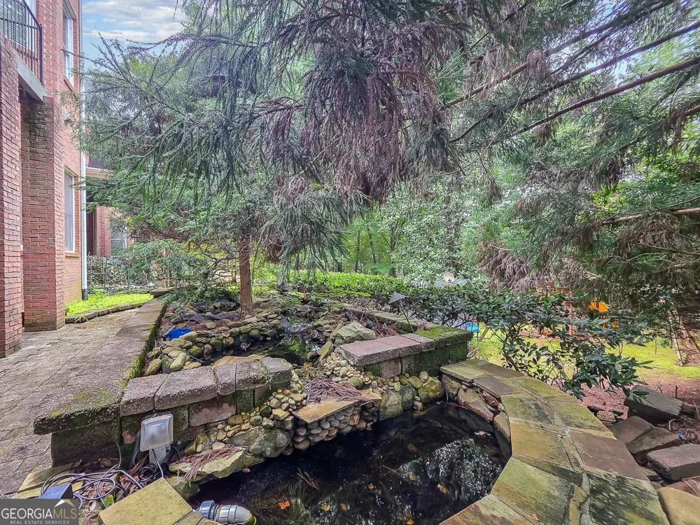 8190 Nesbit Ferry RD Sandy Springs, GA 30350