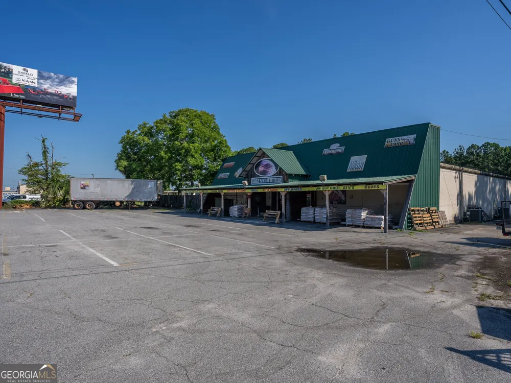 2023 Memorial DR Waycross, GA 31501