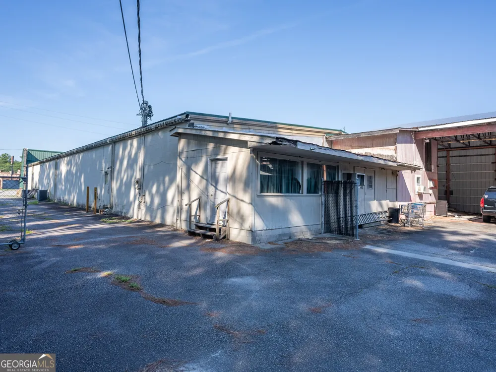 2023 Memorial DR Waycross, GA 31501