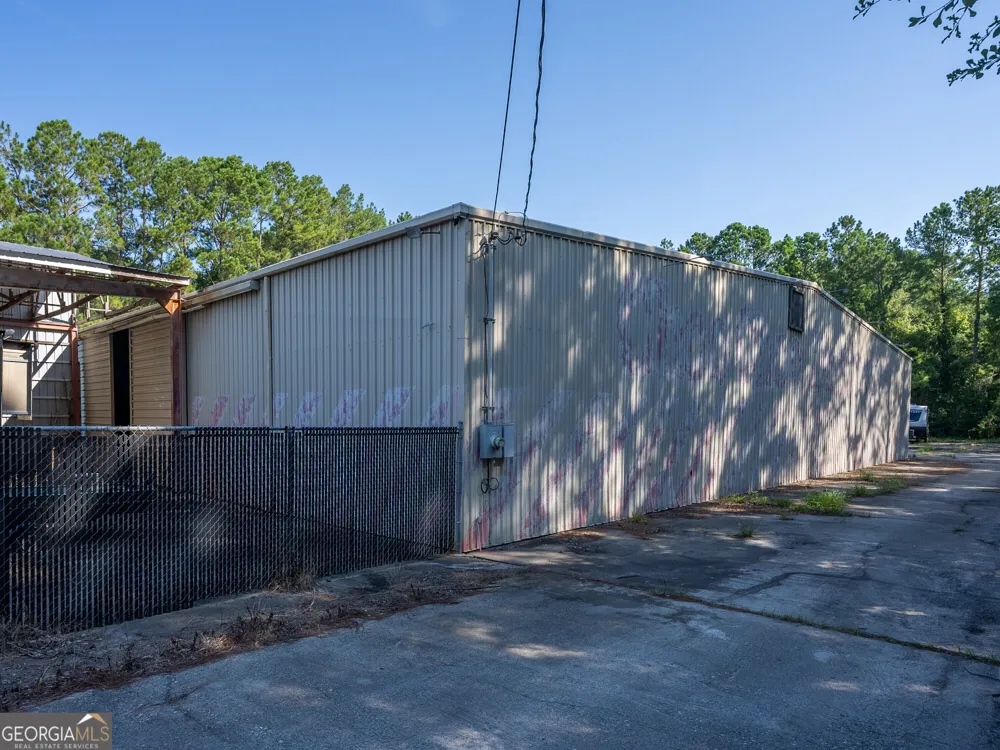 2023 Memorial DR Waycross, GA 31501