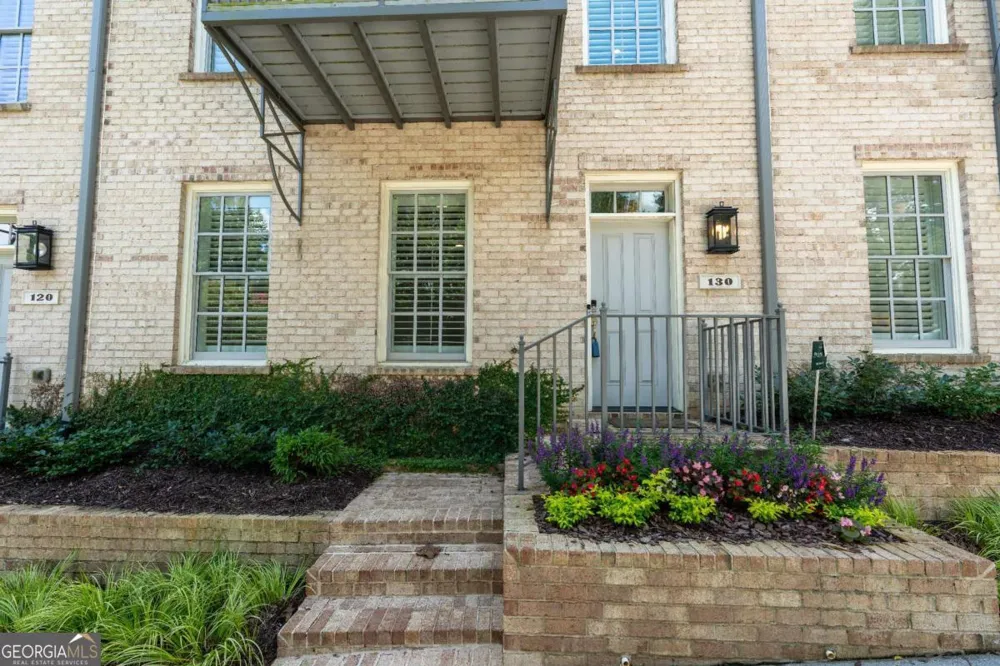 130 Clover CT Roswell, GA 30075
