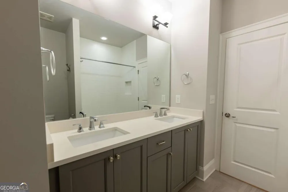 130 Clover CT Roswell, GA 30075