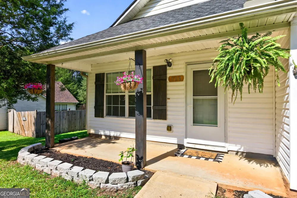 109 Jenny RD Grantville, GA 30220