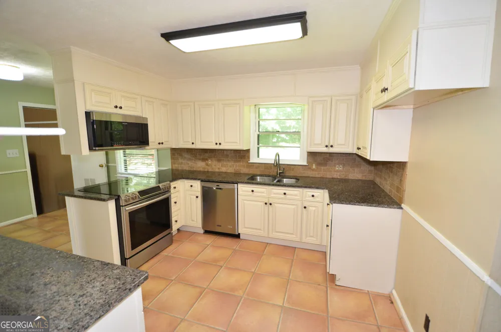 202 Sivell RD LaGrange, GA 30241