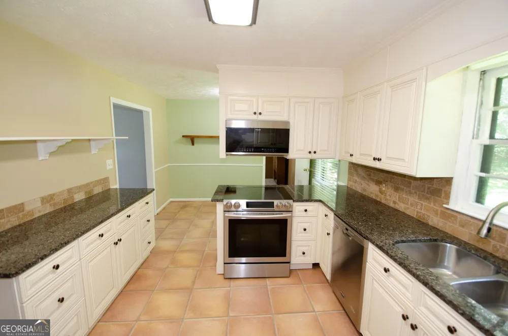 202 Sivell RD LaGrange, GA 30241