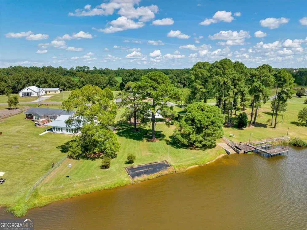 443 Lakeshore RD Pelham, GA 31779