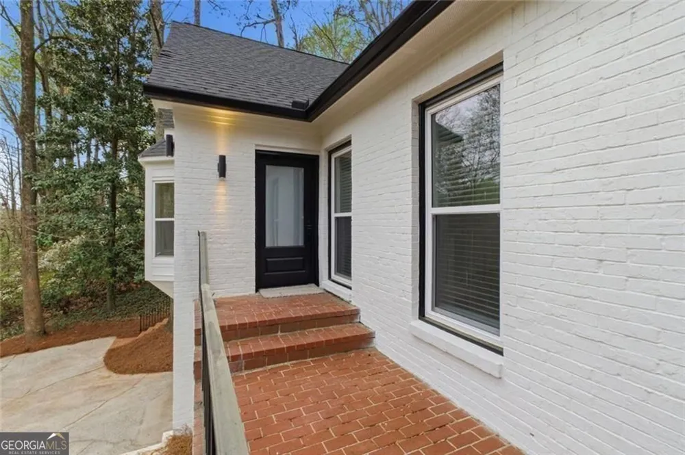 7170 Riverside DR NW Atlanta, GA 30328