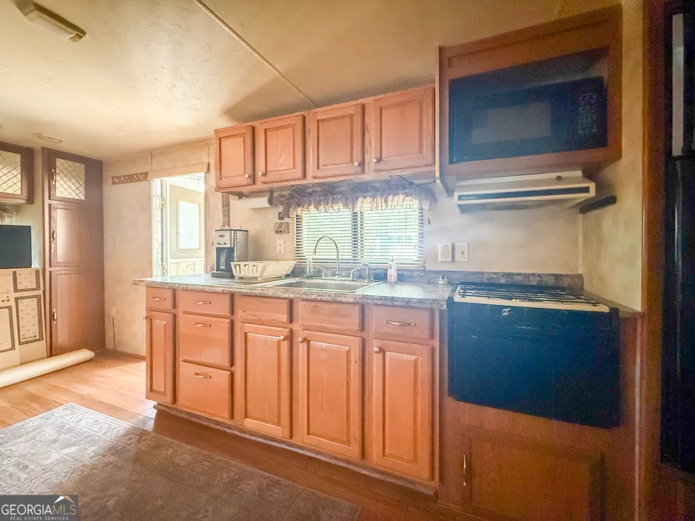 127 Rocky LN Cleveland, GA 30528