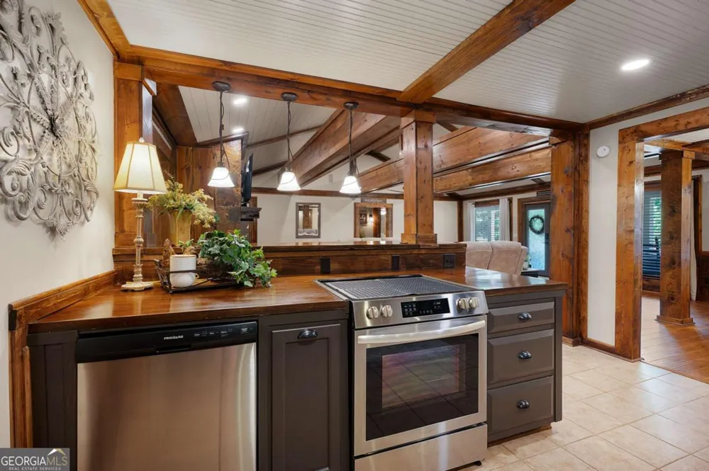 2064 Knight RD Ellijay, GA 30540