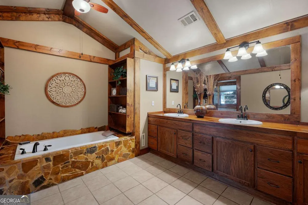 2064 Knight RD Ellijay, GA 30540