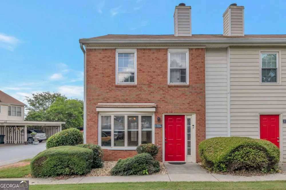 136 Old Ferry WAY Roswell, GA 30076