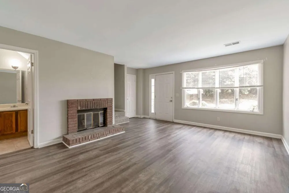 136 Old Ferry WAY Roswell, GA 30076