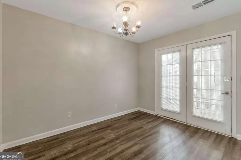 136 Old Ferry WAY Roswell, GA 30076