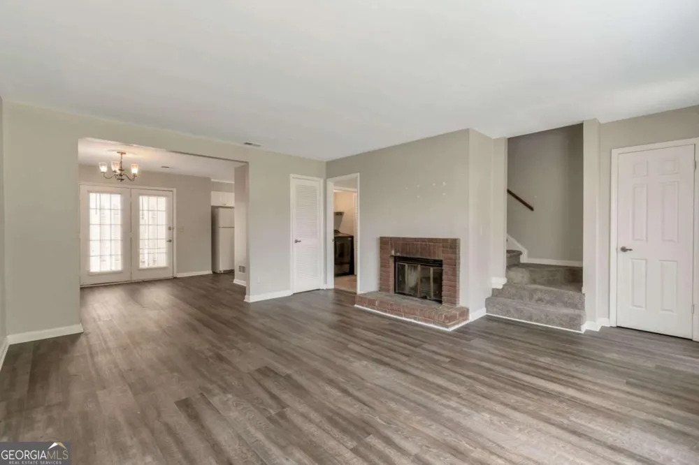 136 Old Ferry WAY Roswell, GA 30076