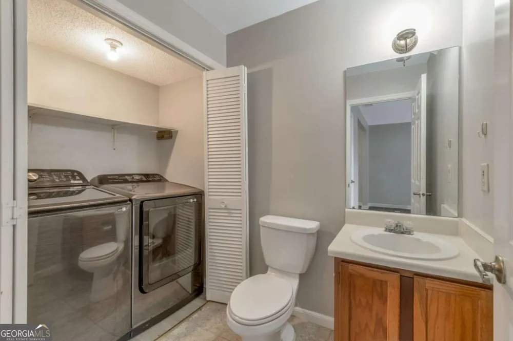 136 Old Ferry WAY Roswell, GA 30076
