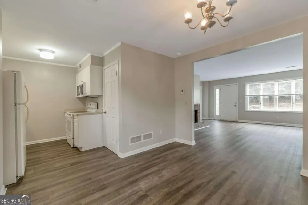 136 Old Ferry WAY Roswell, GA 30076