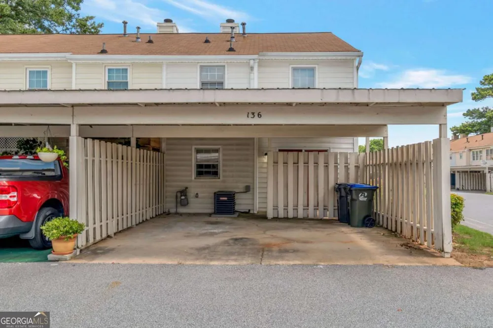 136 Old Ferry WAY Roswell, GA 30076