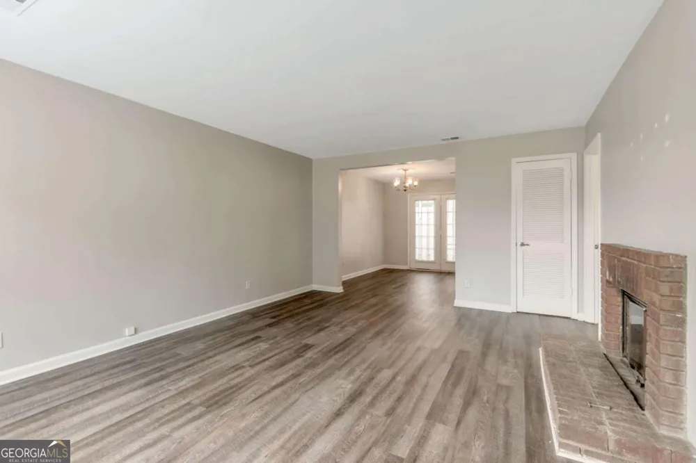 136 Old Ferry WAY Roswell, GA 30076
