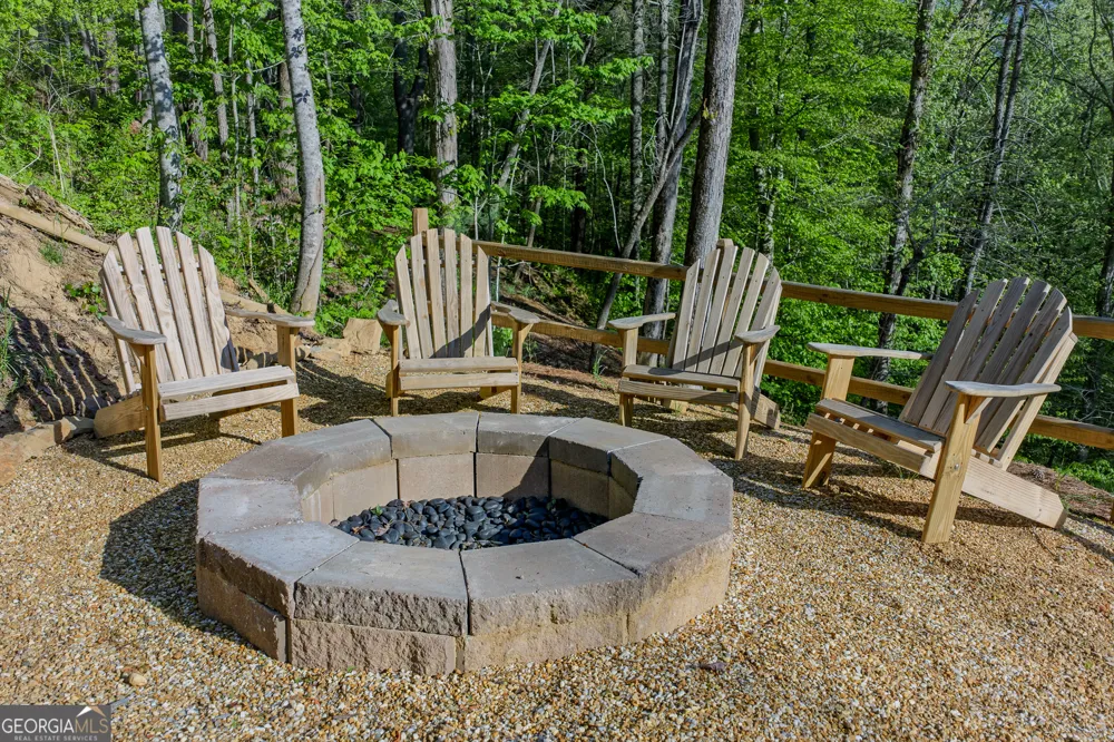 138 Rhondas WAY Ellijay, GA 30540