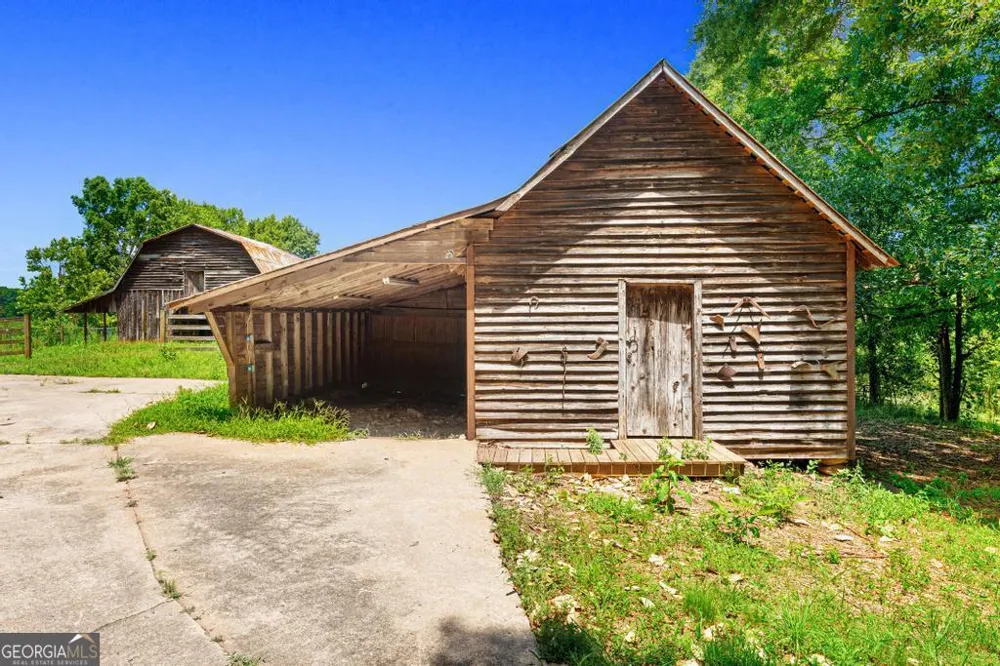 586 Grady School RD Canon, GA 30520