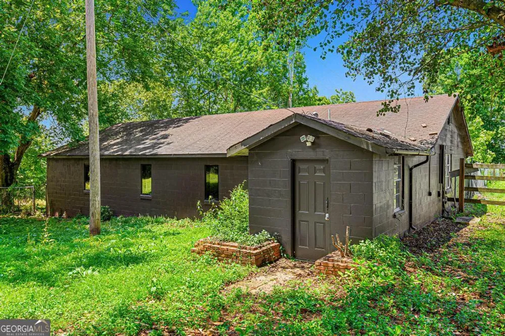 586 Grady School RD Canon, GA 30520