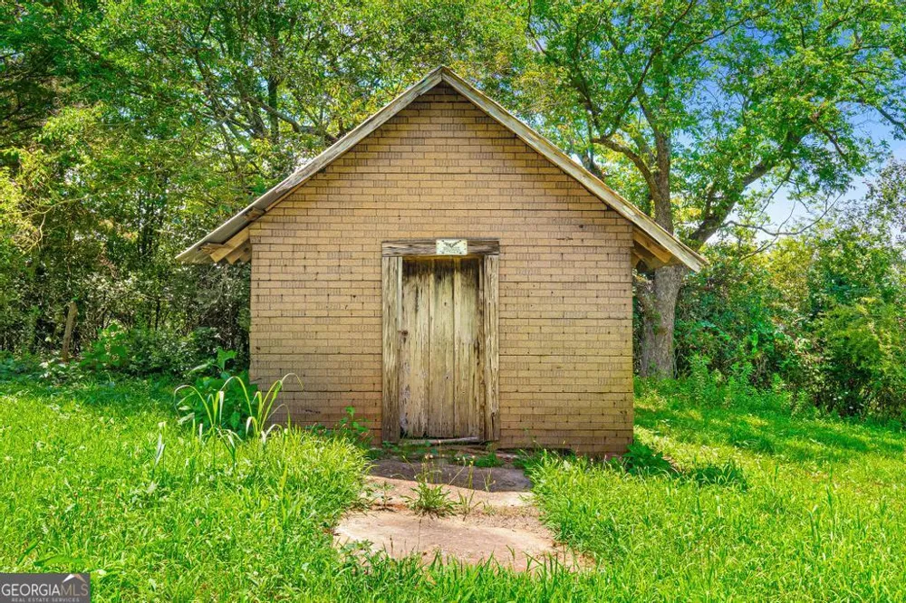 586 Grady School RD Canon, GA 30520
