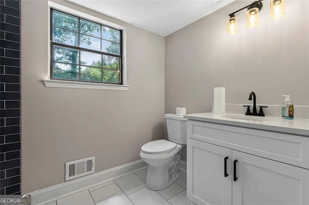 1046 River Bend CT Riverdale, GA 30296