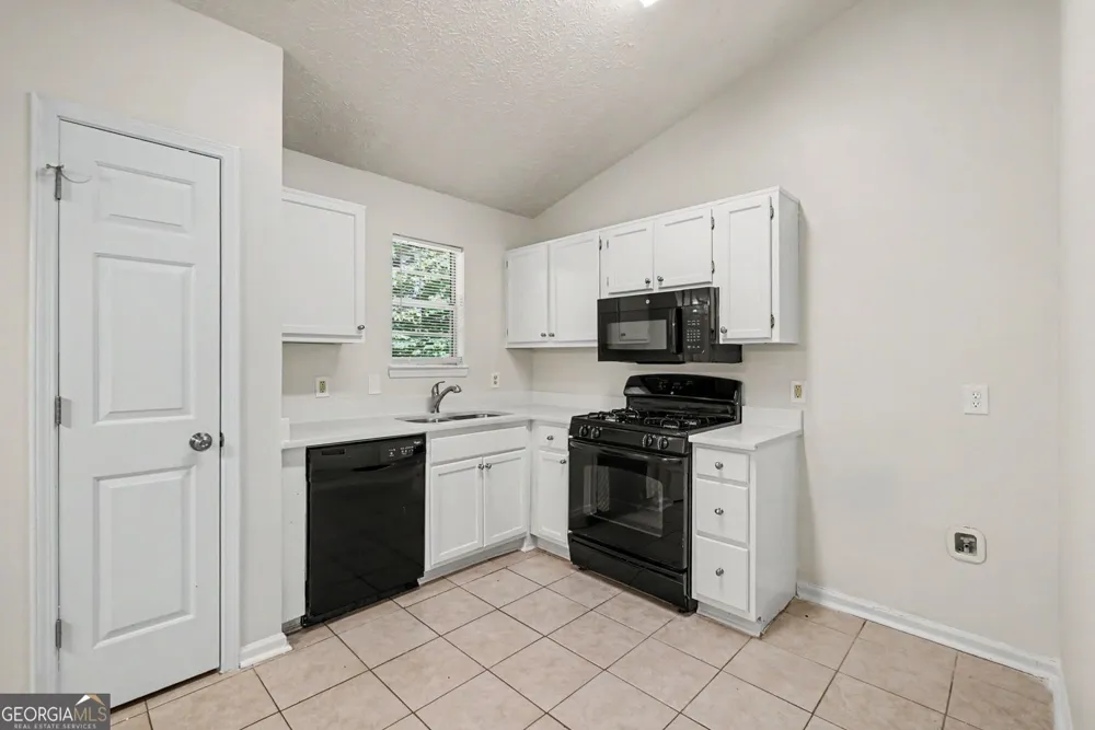 529 Bluff CT Woodstock, GA 30188