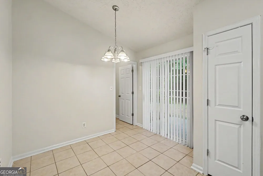 529 Bluff CT Woodstock, GA 30188