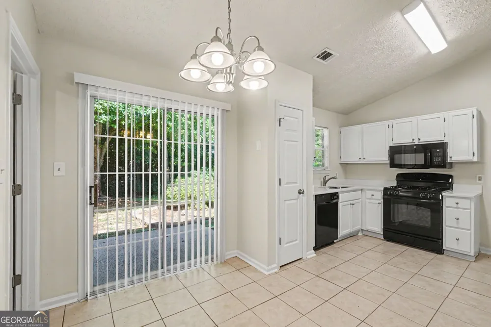 529 Bluff CT Woodstock, GA 30188