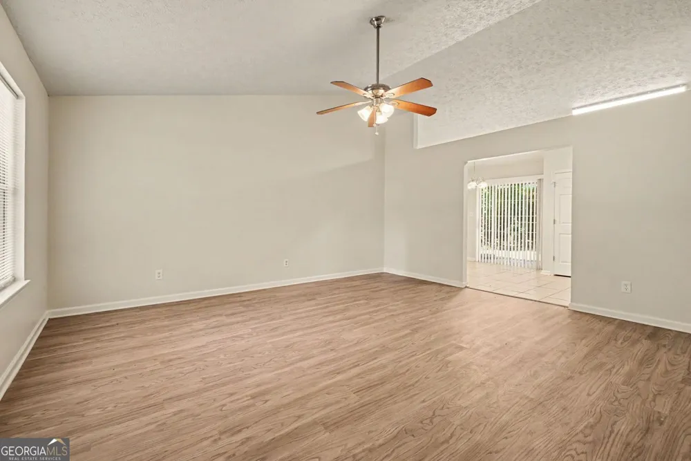 529 Bluff CT Woodstock, GA 30188