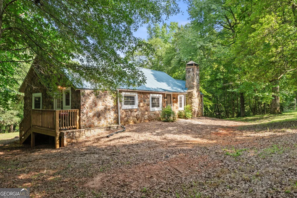 973 Floyd RD Danielsville, GA 30633