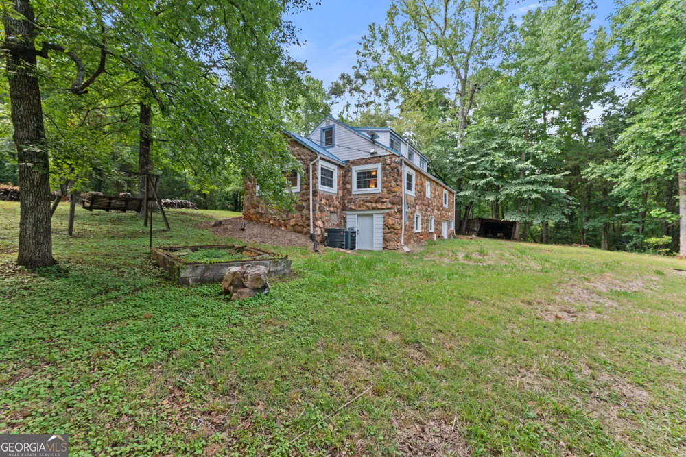 973 Floyd RD Danielsville, GA 30633