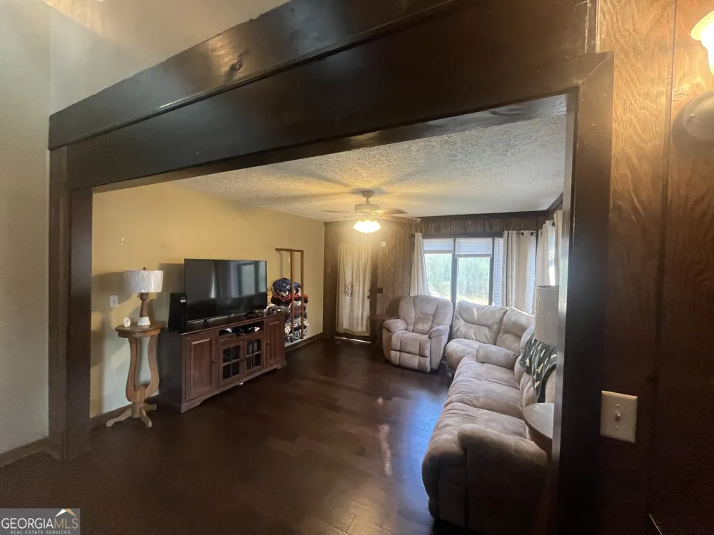 114 Miles RD Cochran, GA 31014