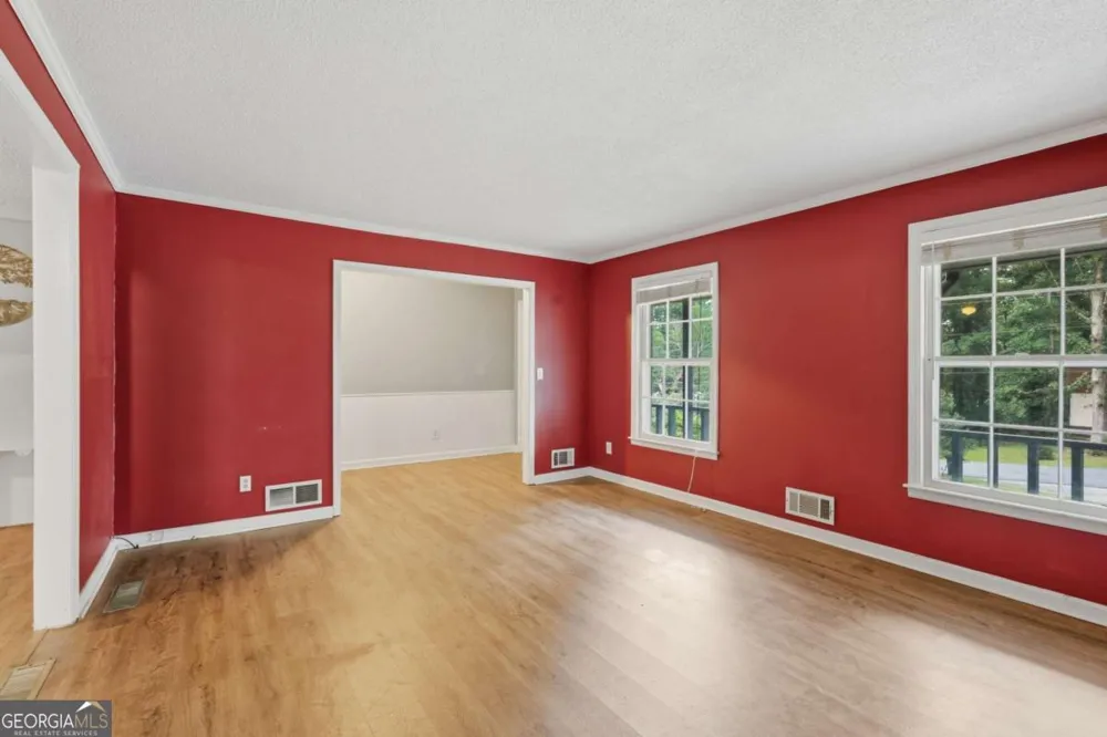 4362 White Oak DR Buford, GA 30518