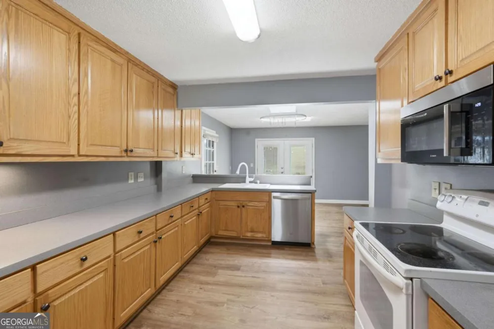 4362 White Oak DR Buford, GA 30518