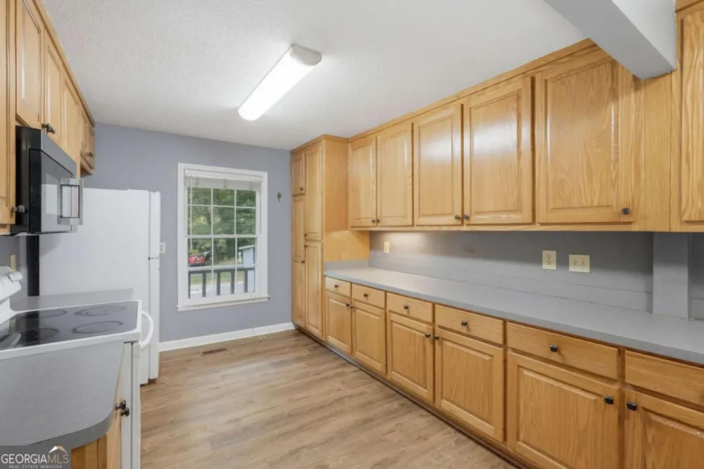4362 White Oak DR Buford, GA 30518
