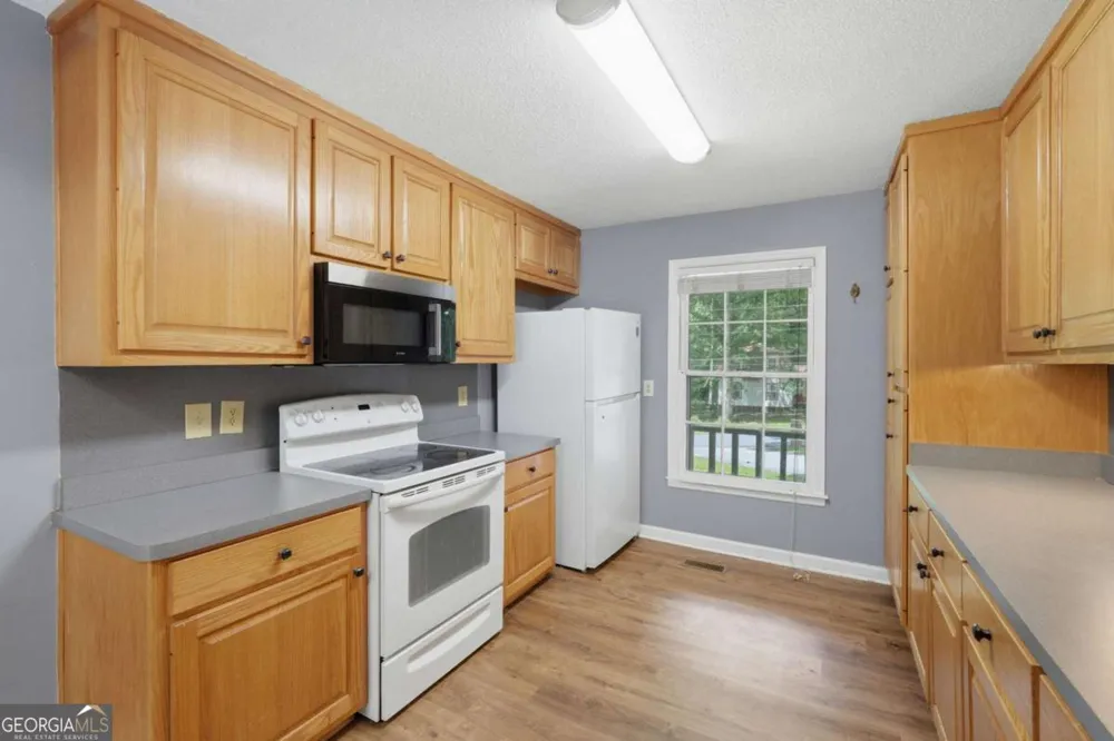 4362 White Oak DR Buford, GA 30518