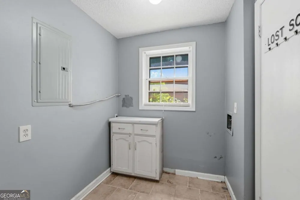 4362 White Oak DR Buford, GA 30518