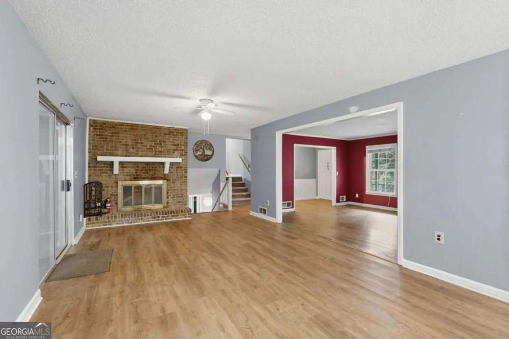 4362 White Oak DR Buford, GA 30518