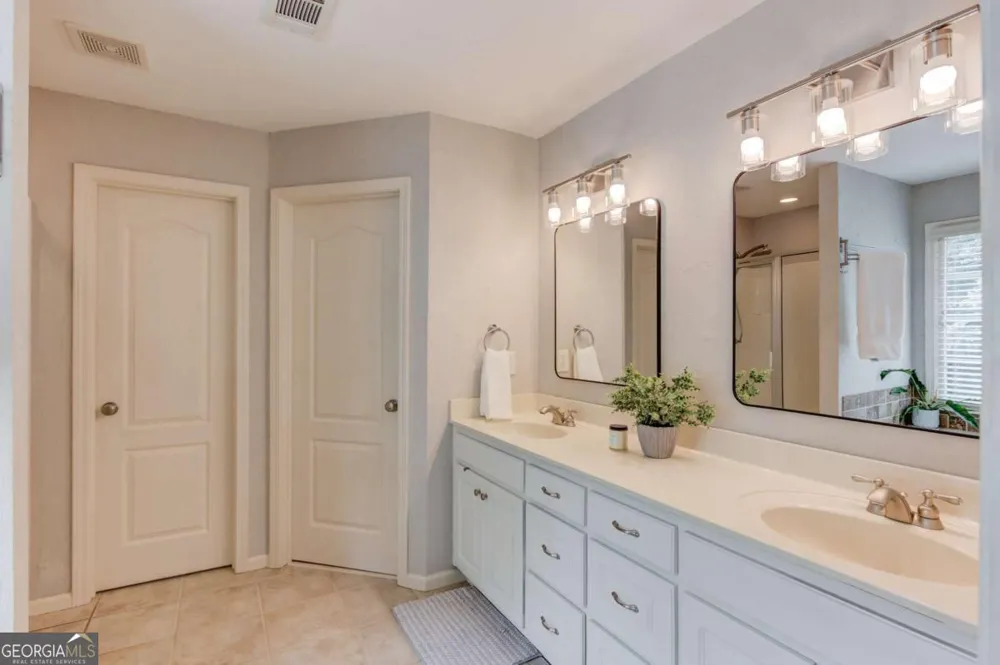 818 Oakridge TER Loganville, GA 30052