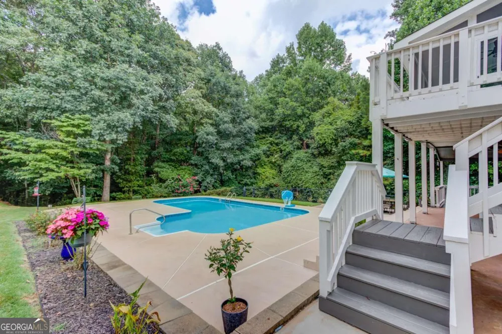 818 Oakridge TER Loganville, GA 30052