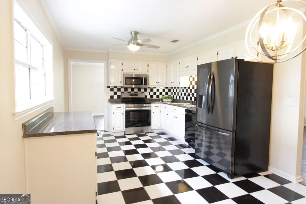 1925 Elaine AVE Waycross, GA 31503