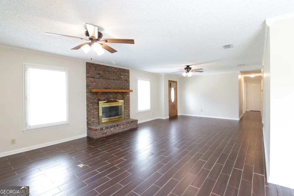 1925 Elaine AVE Waycross, GA 31503