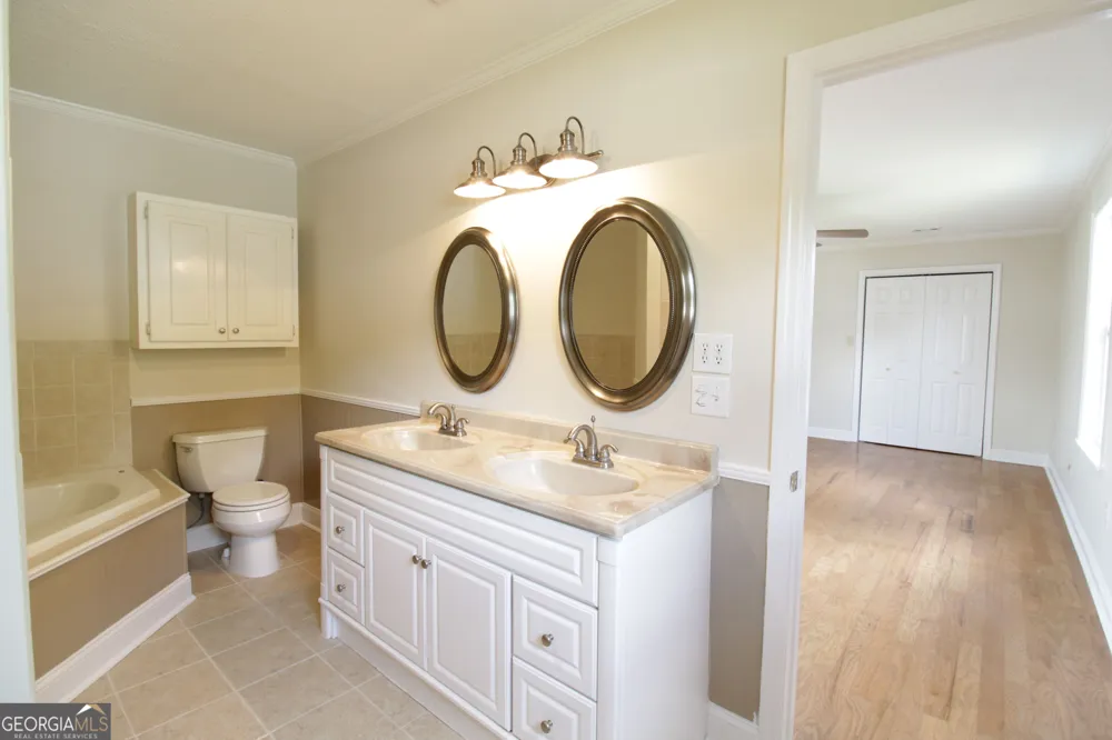 1925 Elaine AVE Waycross, GA 31503