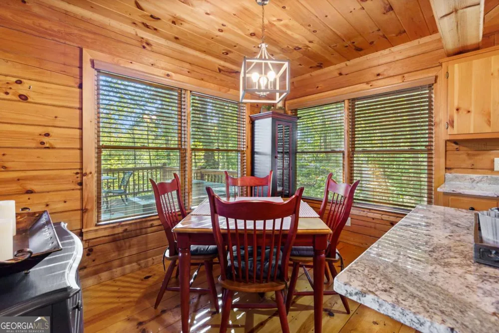 24 Casey CT Blue Ridge, GA 30513