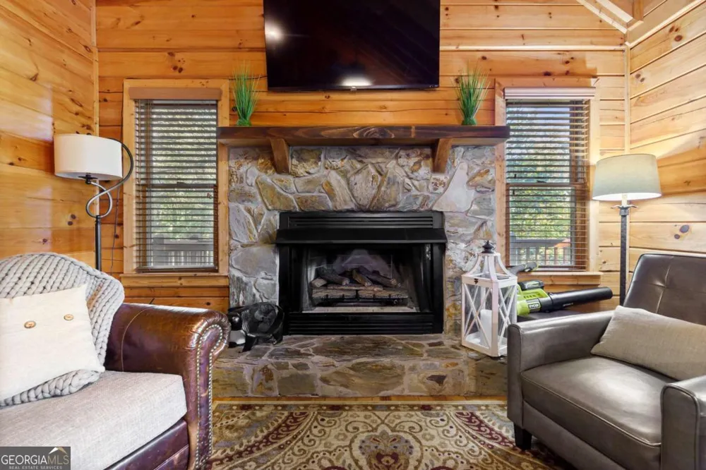 24 Casey CT Blue Ridge, GA 30513