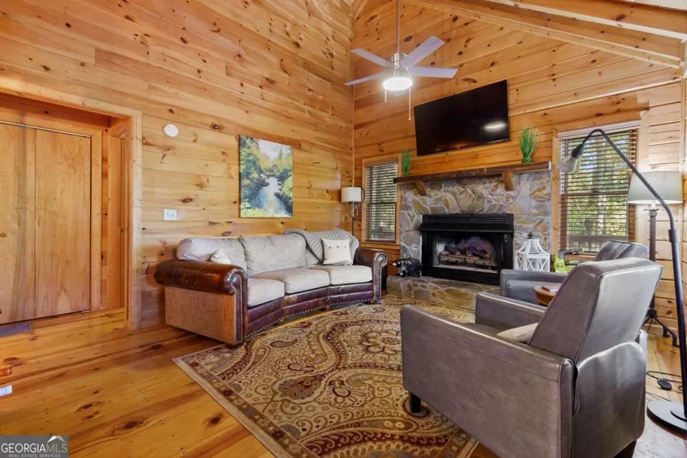 24 Casey CT Blue Ridge, GA 30513