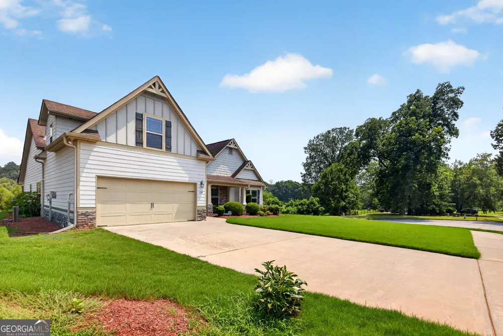 120 Pye Lake DR Fayetteville, GA 30214