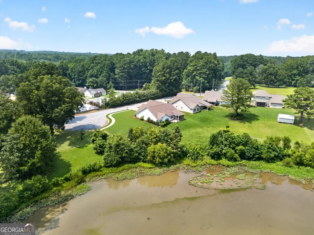 120 Pye Lake DR Fayetteville, GA 30214